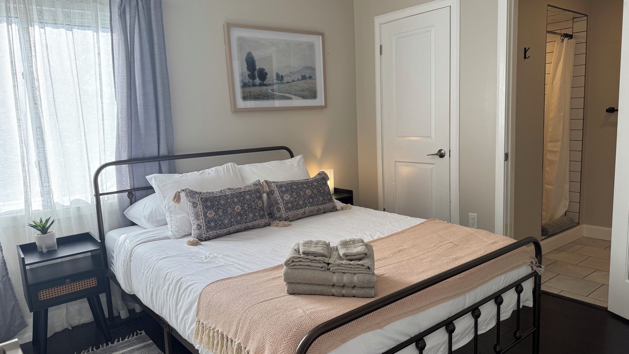 Photo of Bedroom in Crystal Beach