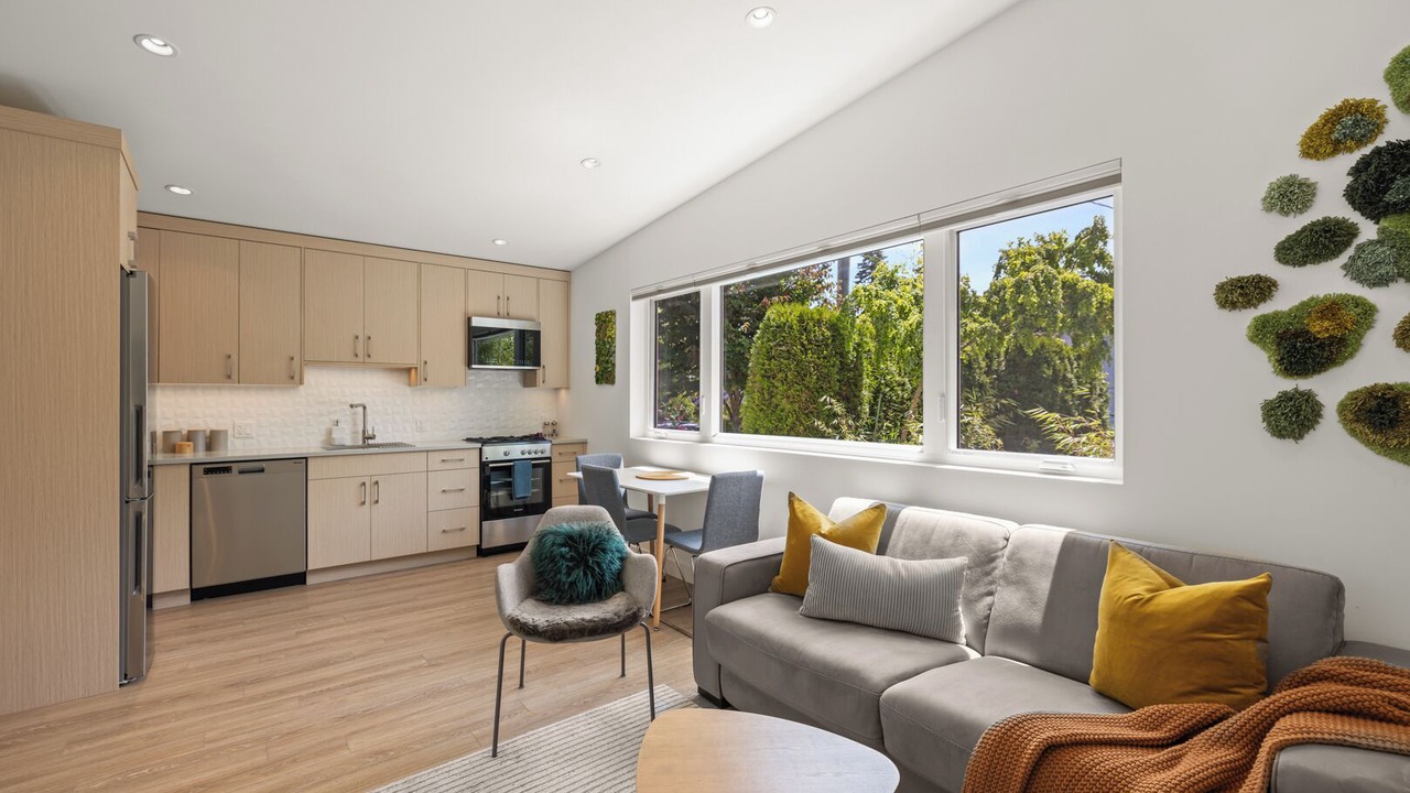 Photo of Livingroom in Cordova Bay