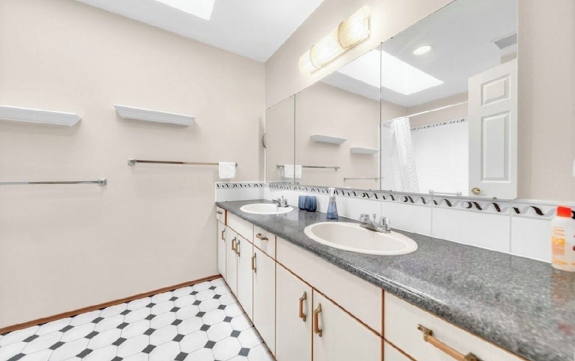 Photo of Bathroom in Delta
