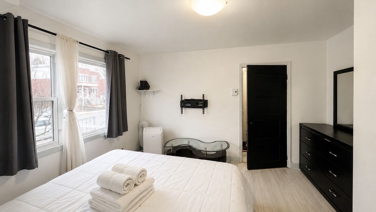 Photo of Bedroom in Longueuil