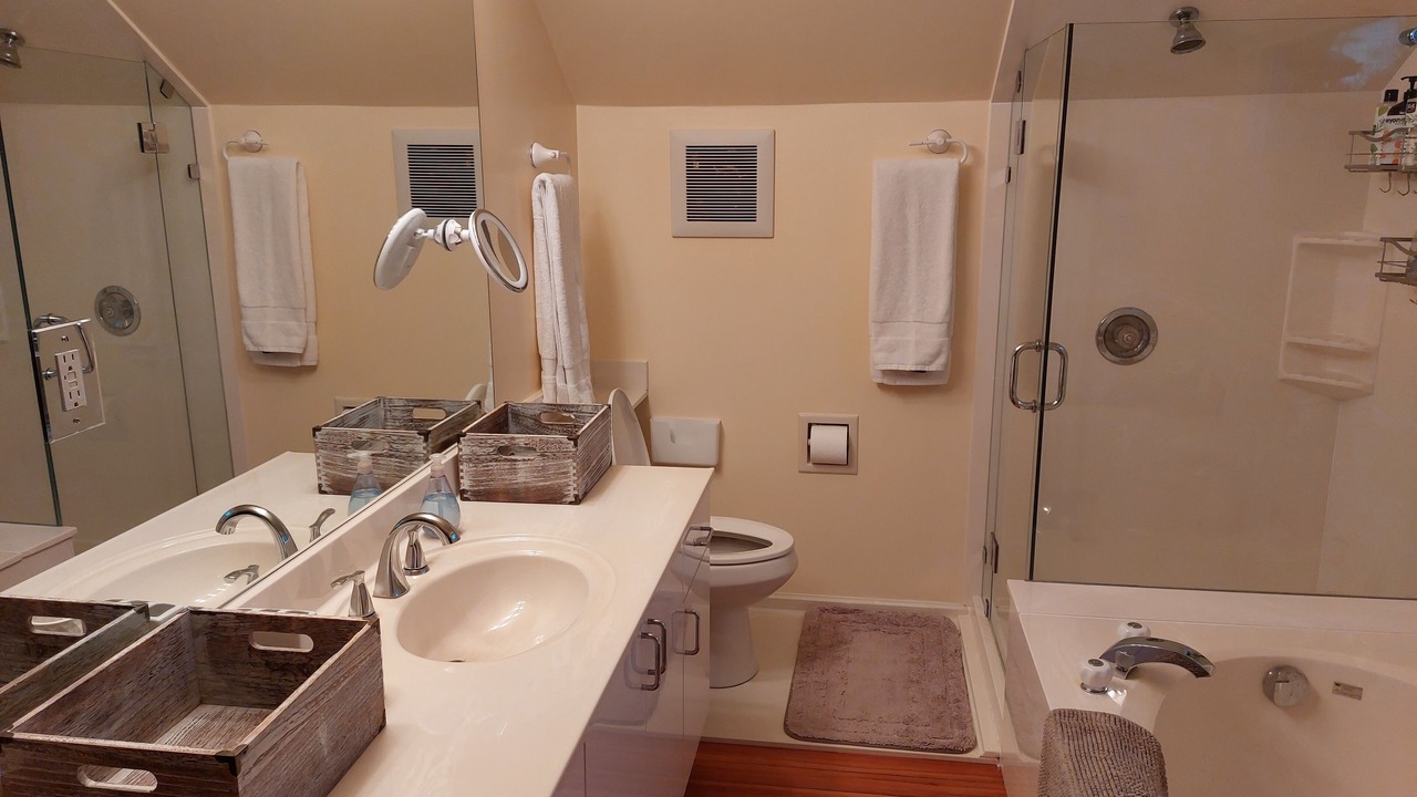 Photo of Bathroom in James Bay