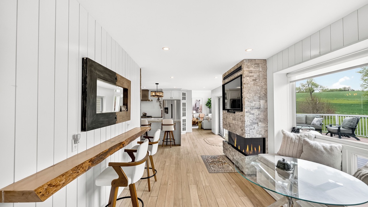 Photo of Livingroom in Quinte West