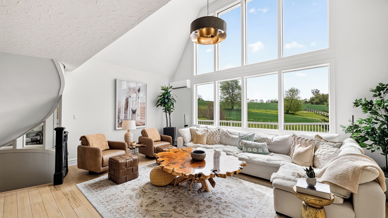 Photo of Livingroom in Quinte West