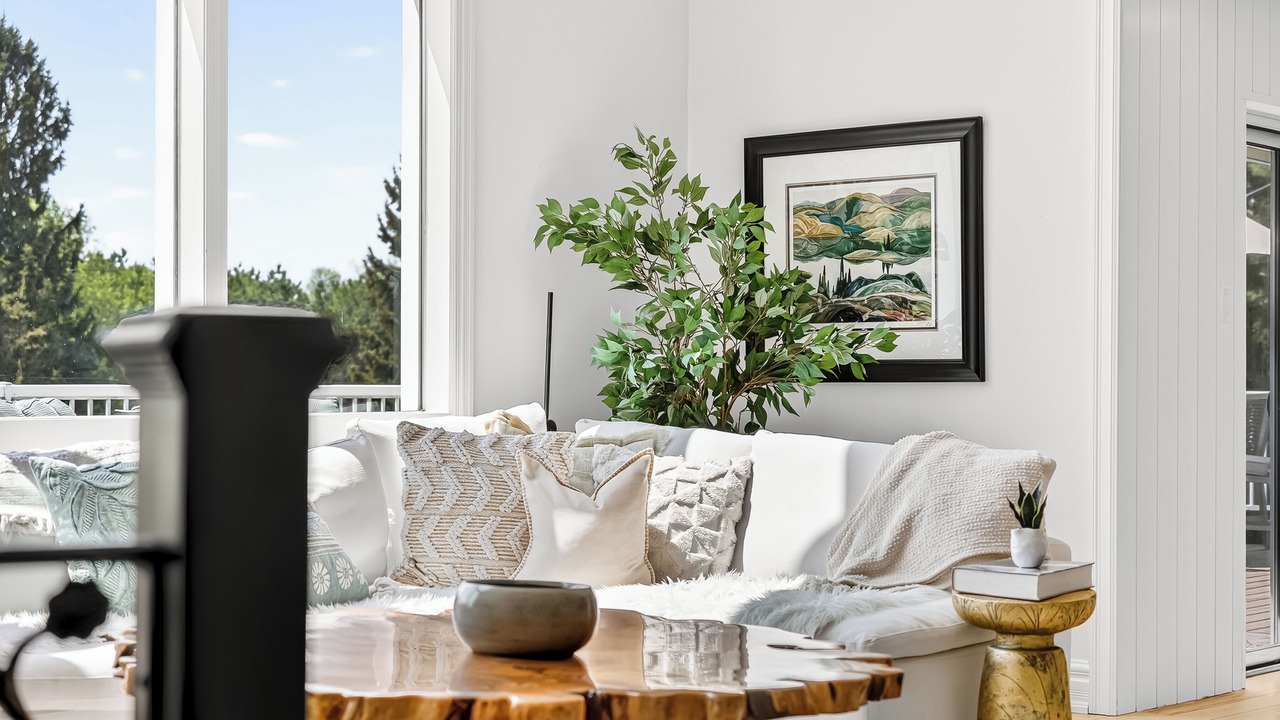 Photo of Livingroom in Quinte West