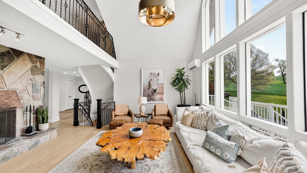 Photo of Livingroom in Quinte West