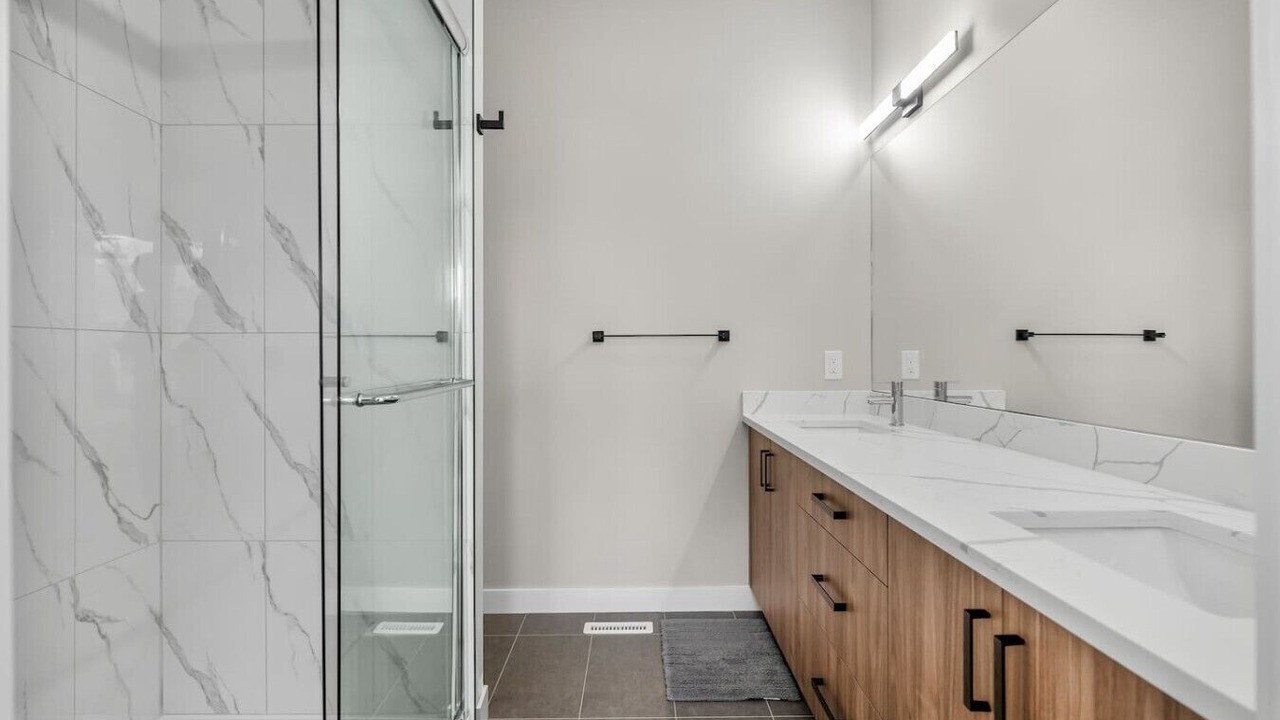 Photo of Bathroom in Banff Trail