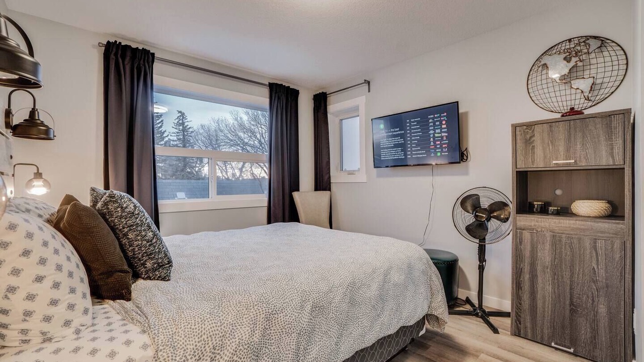 Photo of Bedroom in North Central Edmonton