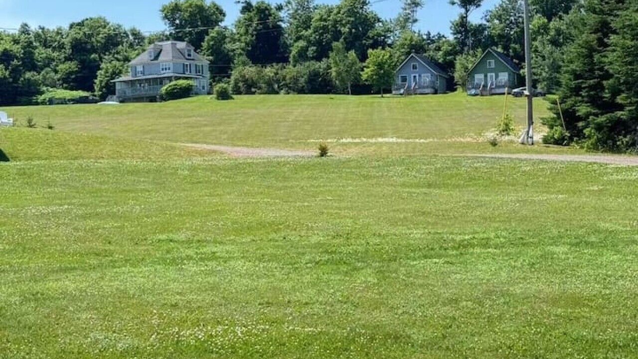Photo of Outdoor in Commercial Cross