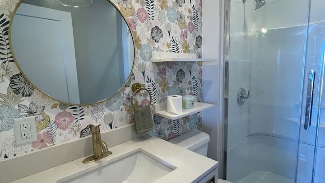Photo of Bathroom in Commercial Cross