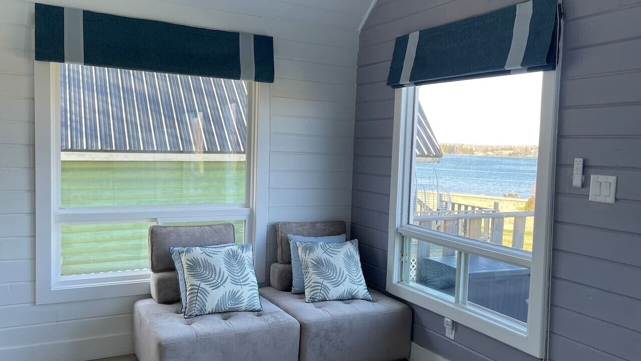 Photo of Livingroom in Commercial Cross