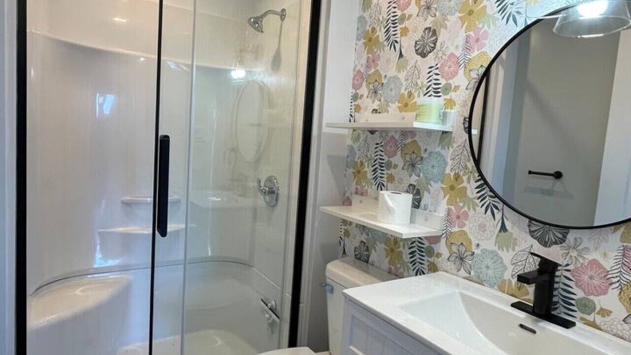 Photo of Bathroom in Commercial Cross