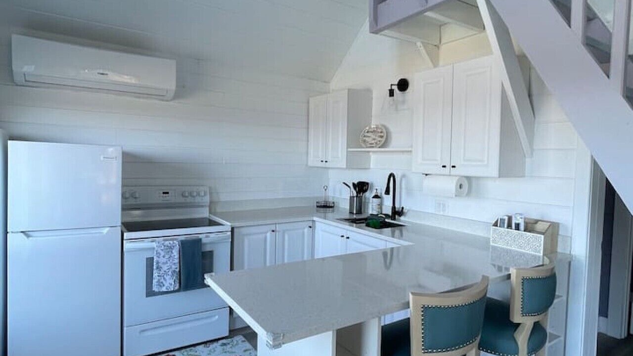Photo of Kitchen in Commercial Cross