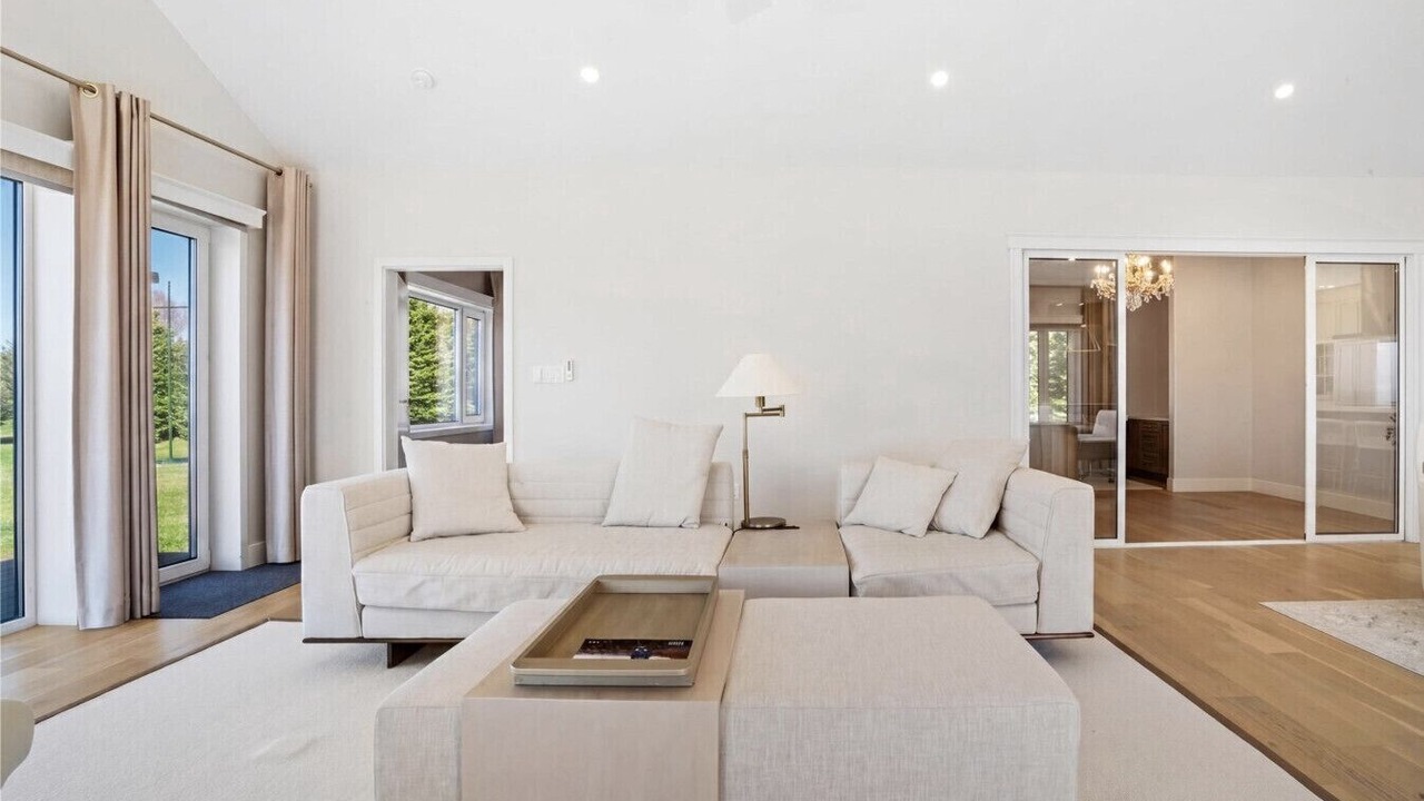 Photo of Livingroom in Montague