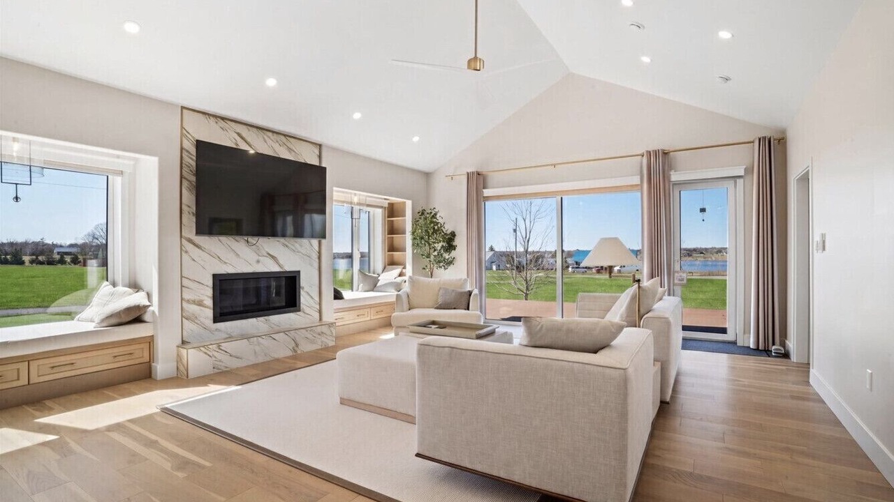 Photo of Livingroom in Montague