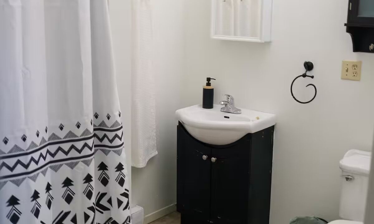 Photo of Bathroom in Nakusp