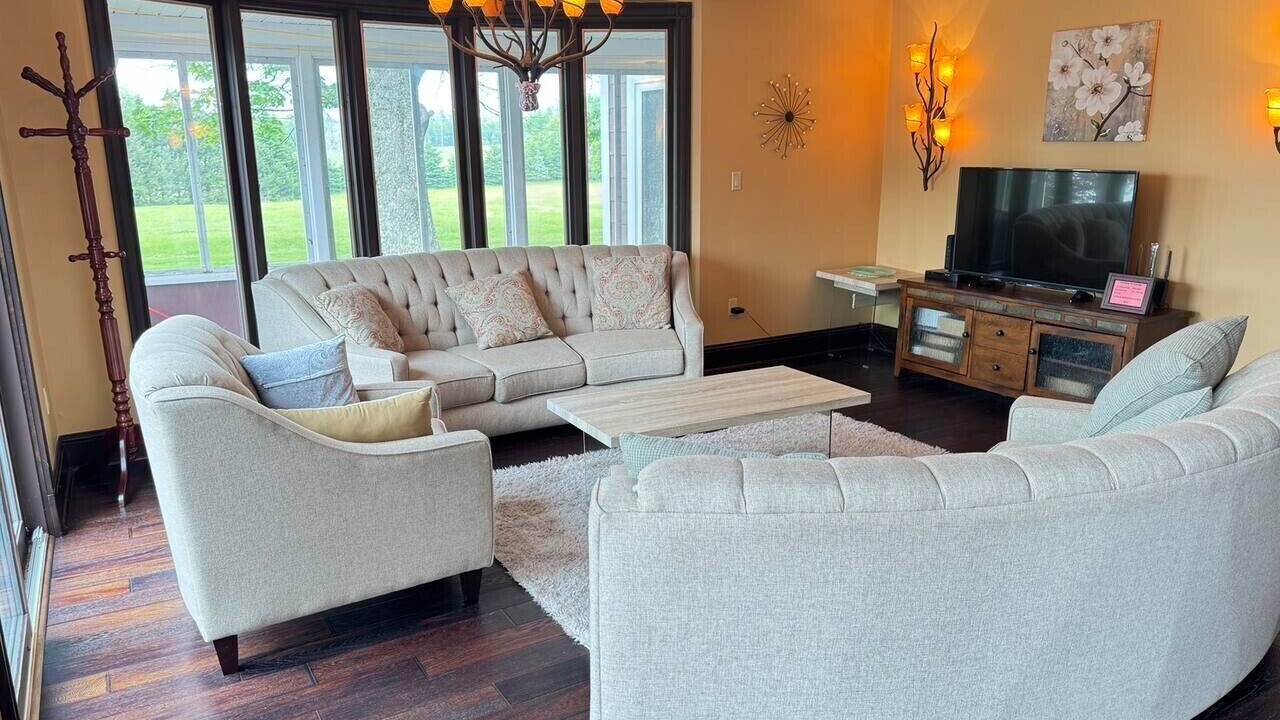 Photo of Livingroom in Montague