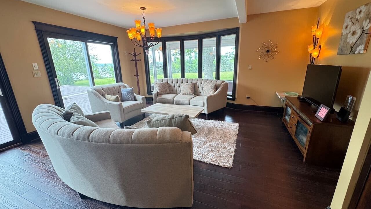 Photo of Livingroom in Montague