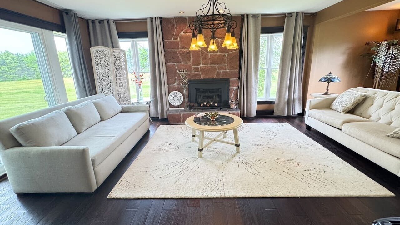 Photo of Livingroom in Montague