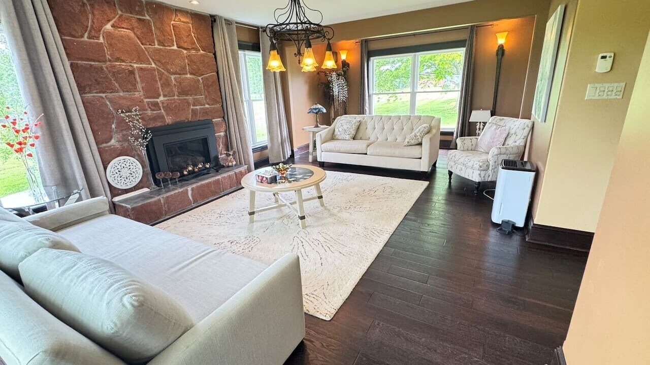 Photo of Livingroom in Montague