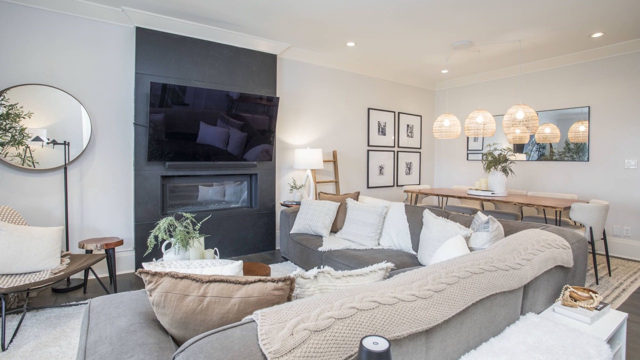 Photo of Livingroom in Central Lonsdale
