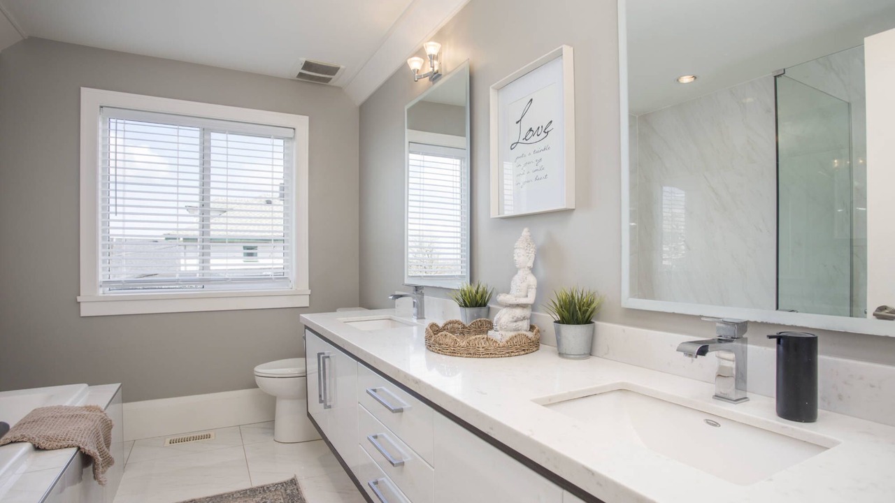 Photo of Bathroom in Central Lonsdale
