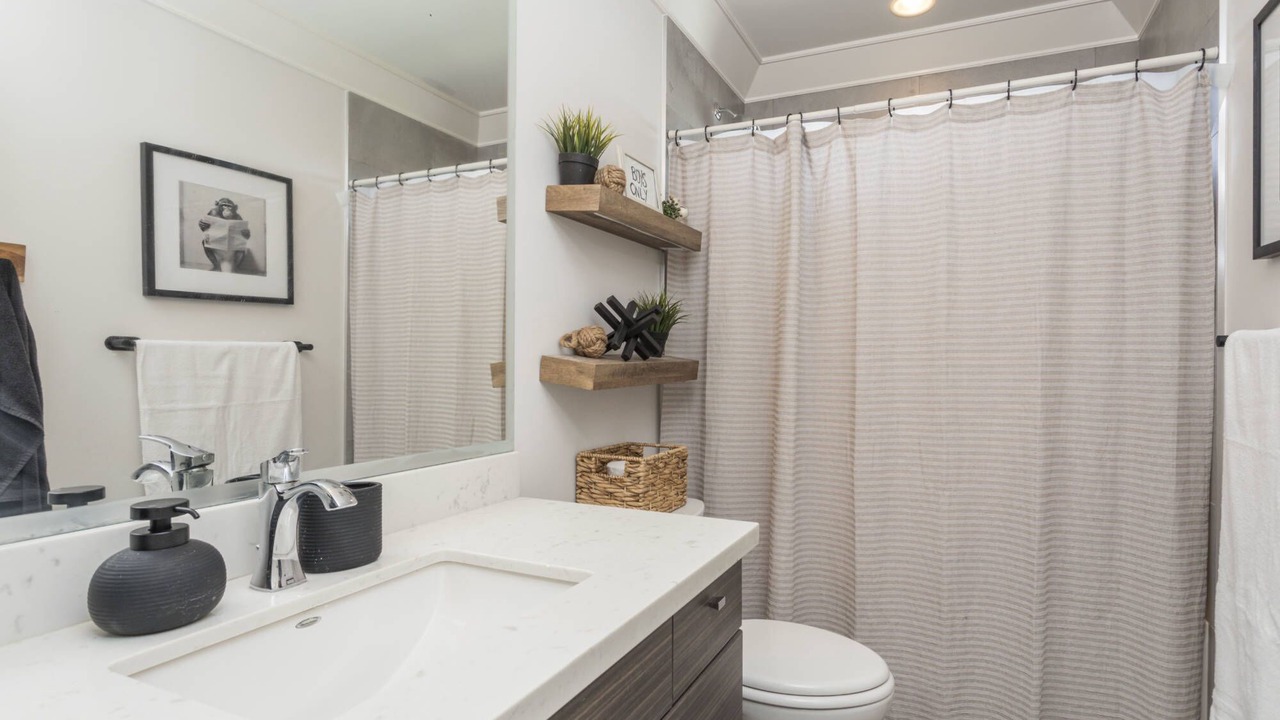 Photo of Bathroom in Central Lonsdale