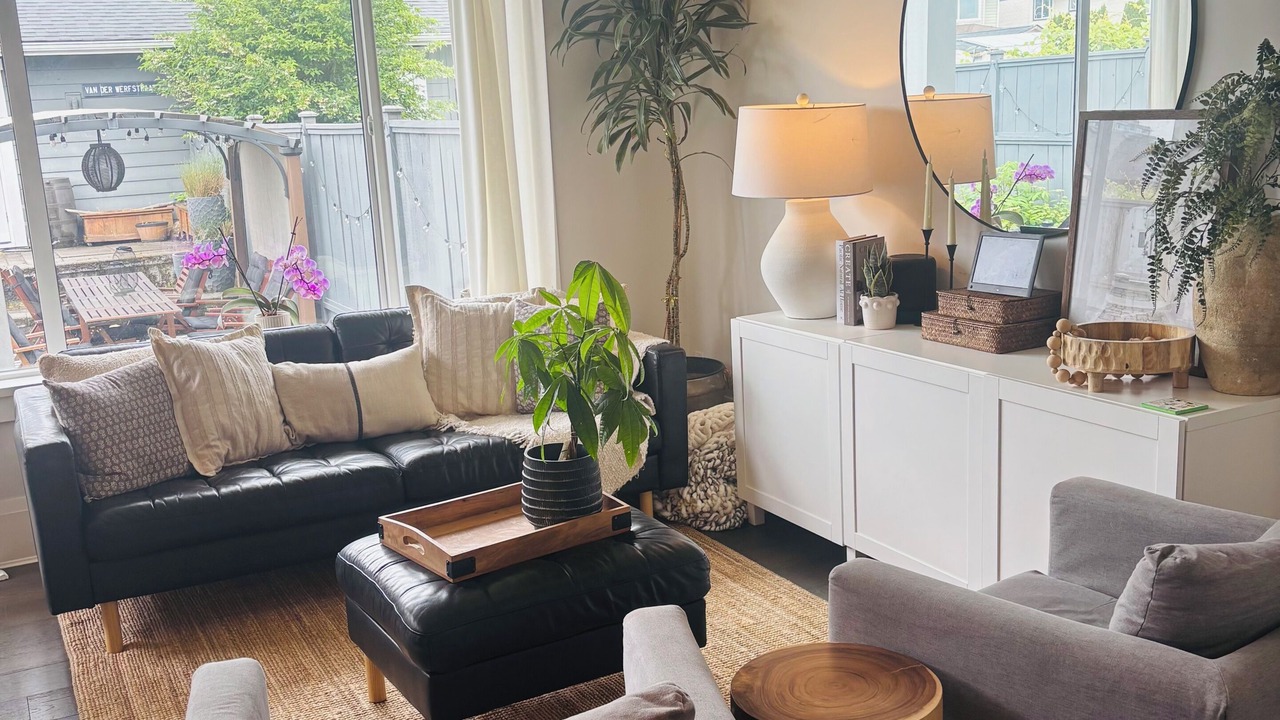 Photo of Livingroom in Central Lonsdale