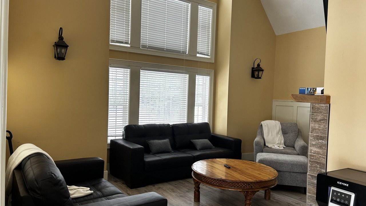 Photo of Livingroom in Fowler Lake