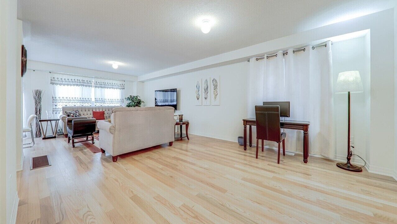 Photo of Livingroom in Clarington