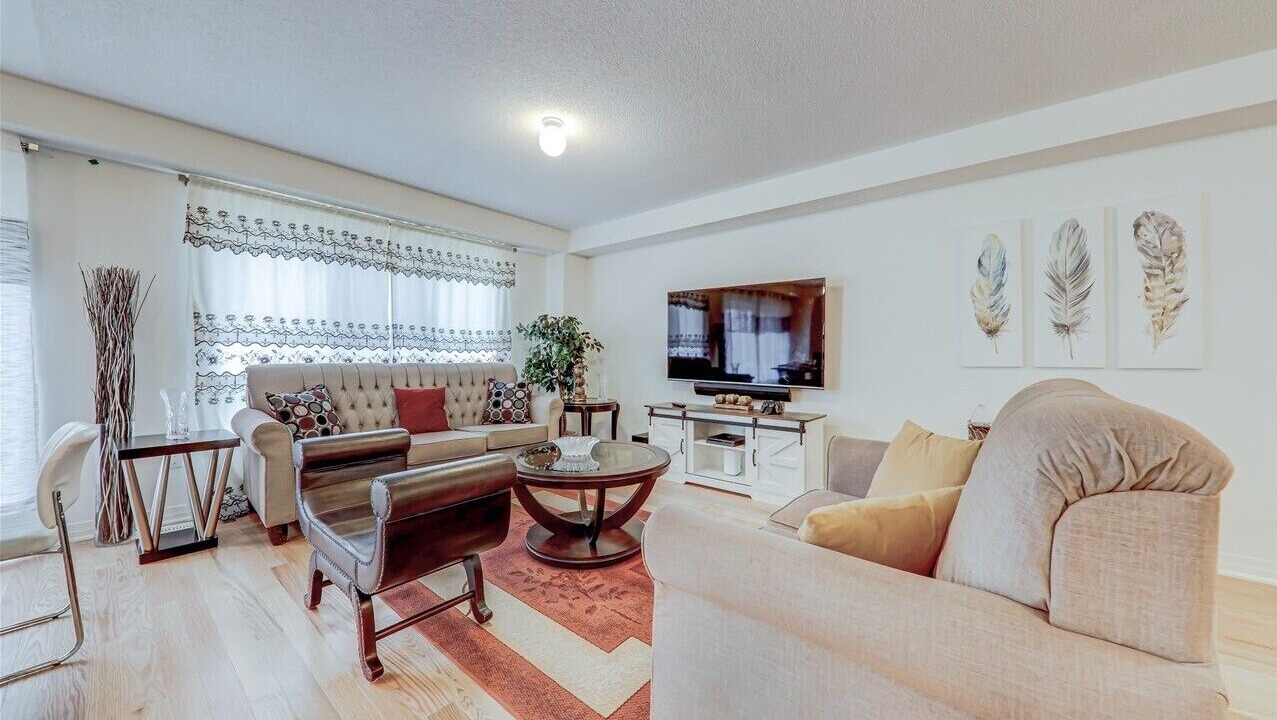 Photo of Livingroom in Clarington