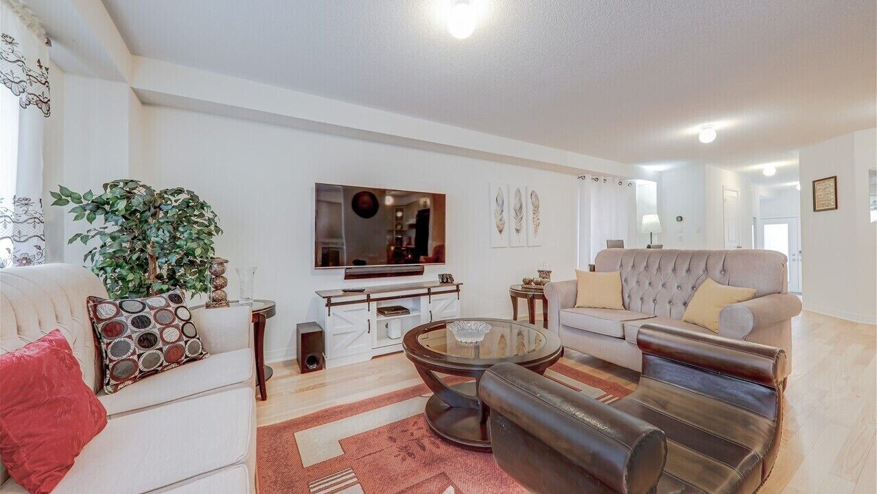 Photo of Livingroom in Clarington