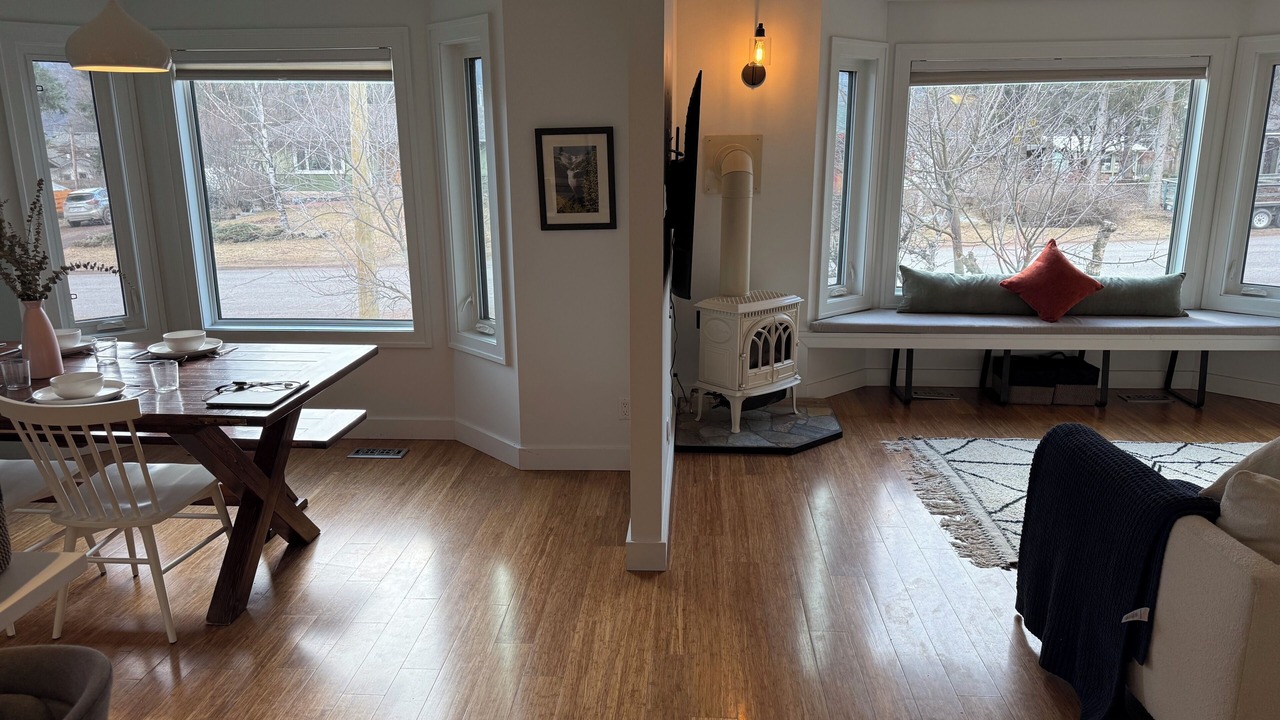 Photo of Livingroom in Smithers
