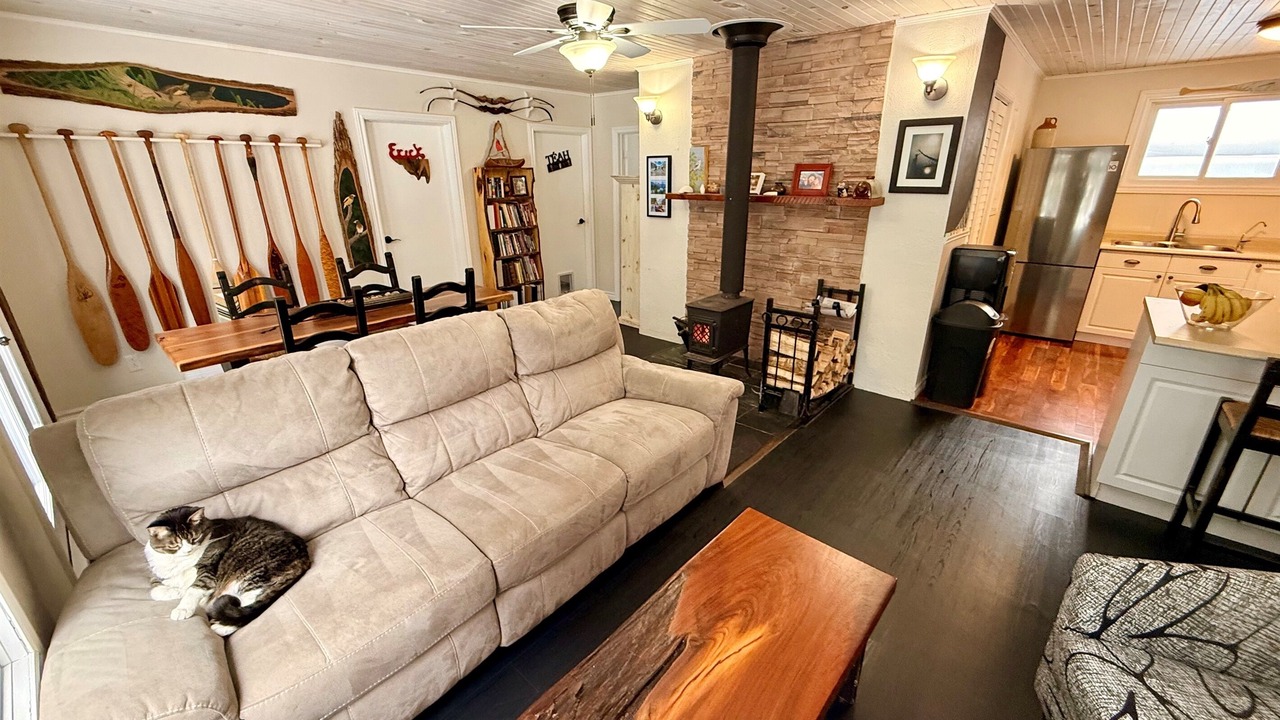 Photo of Livingroom in Bracebridge