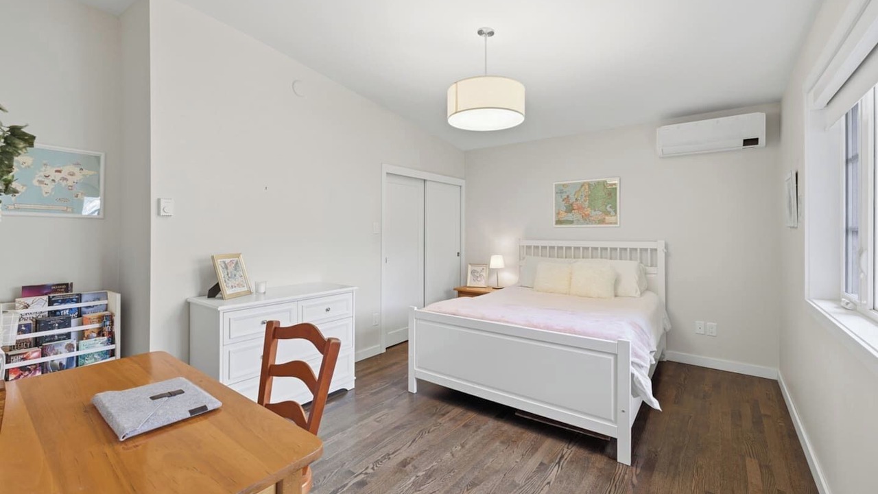 Photo of Bedroom in Upper Lonsdale