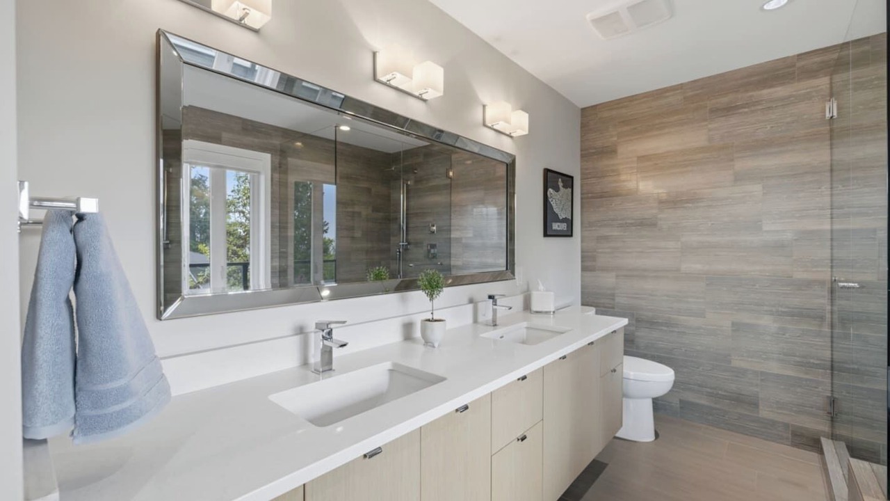 Photo of Bathroom in Upper Lonsdale