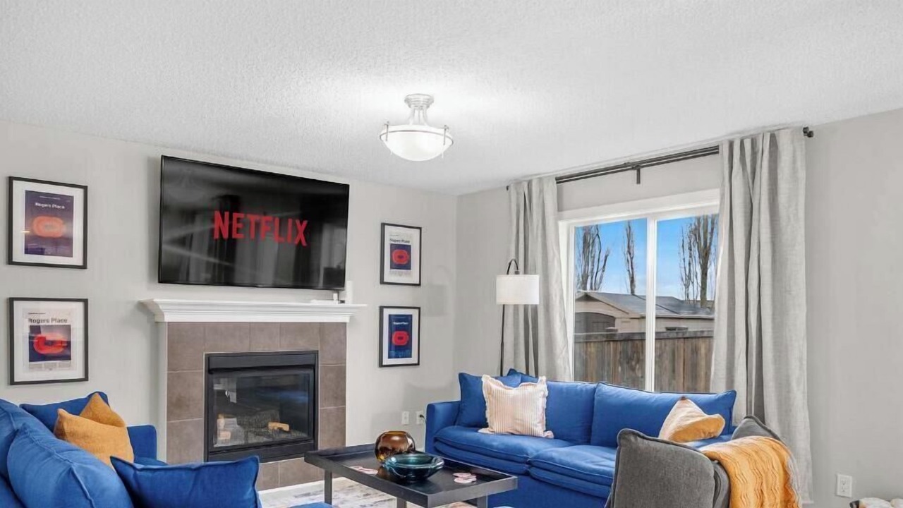 Photo of Livingroom in Northwest Edmonton