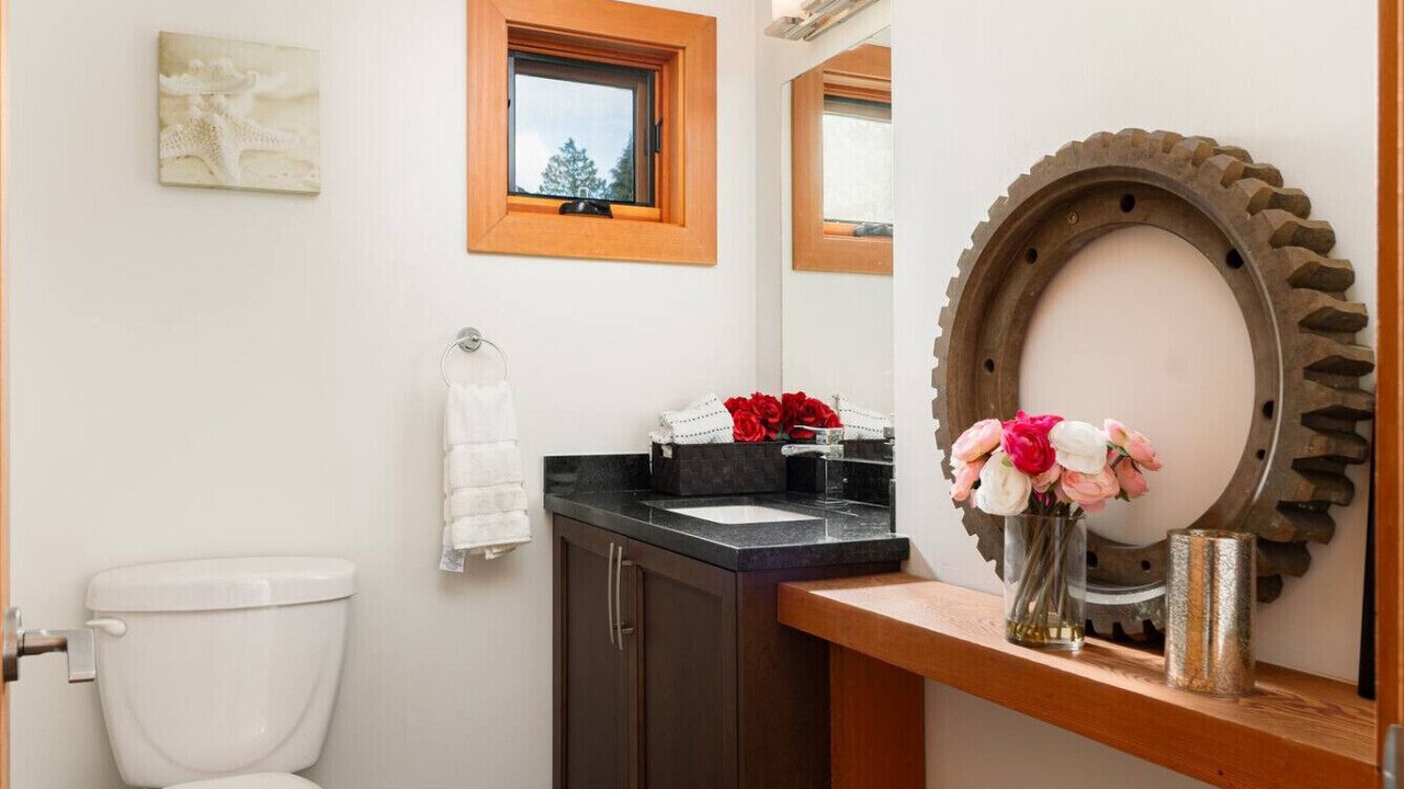 Photo of Bathroom in Dundarave