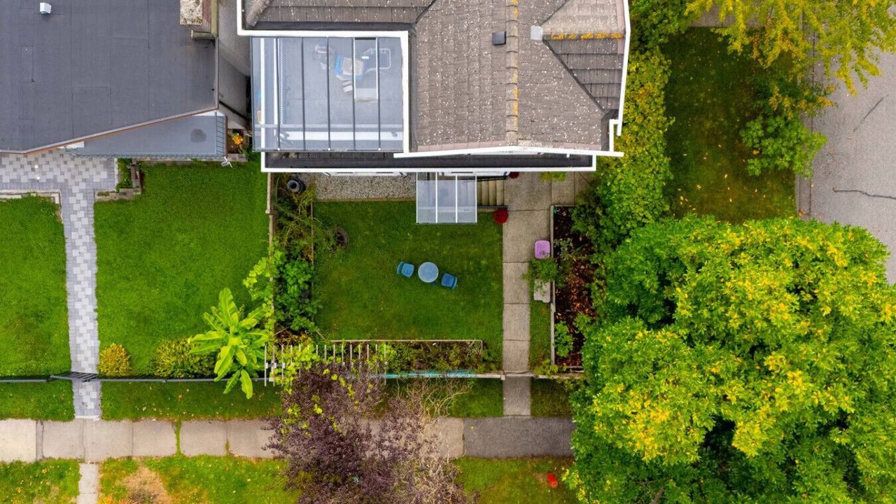 Photo of Outdoor in Renfrew-Collingwood