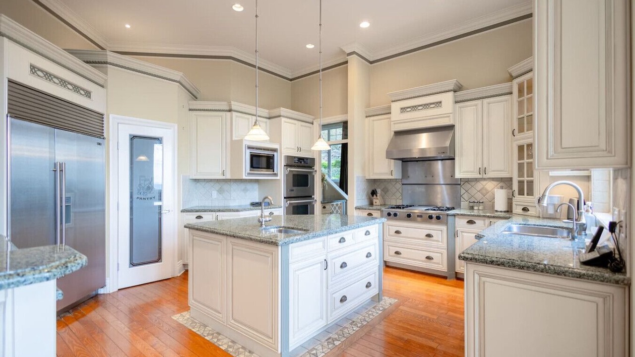 Photo of Kitchen in West Vancouver