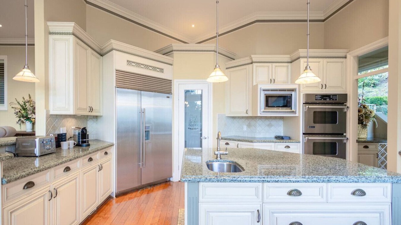 Photo of Kitchen in West Vancouver