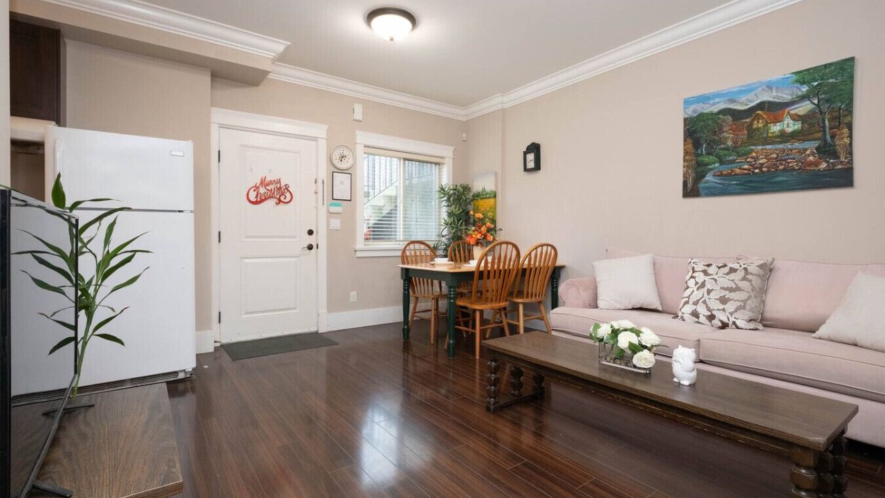 Photo of Livingroom in Marpole