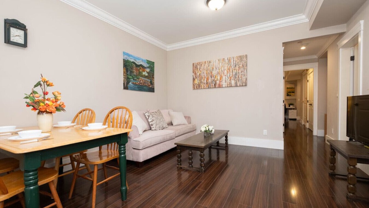 Photo of Livingroom in Marpole
