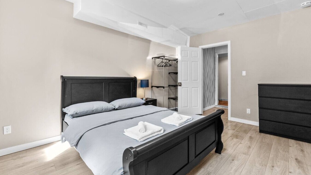 Photo of Bedroom in Crescent Beach