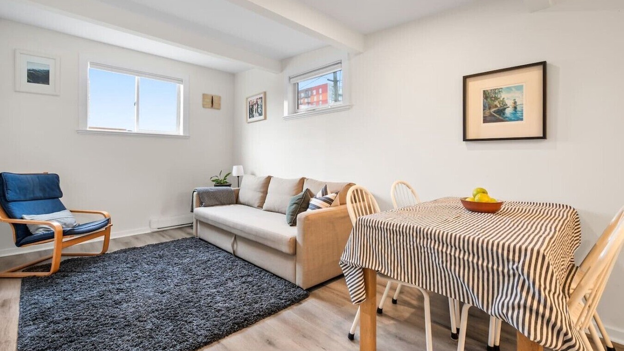 Photo of Livingroom in Downtown Eastside