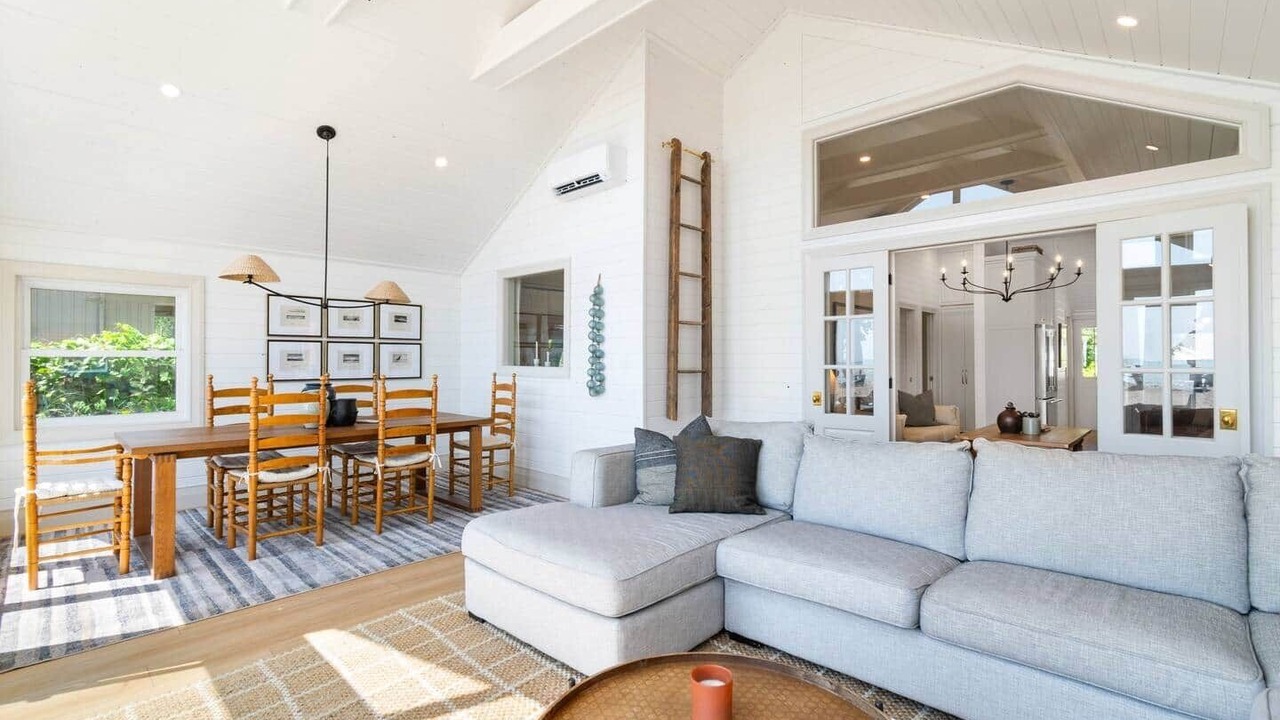Photo of Livingroom in Long Point
