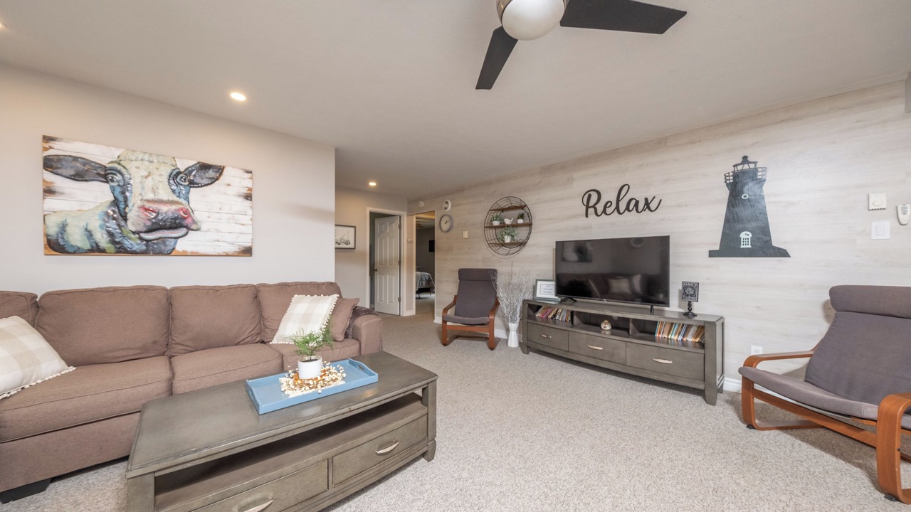 Photo of Livingroom in Point Clark