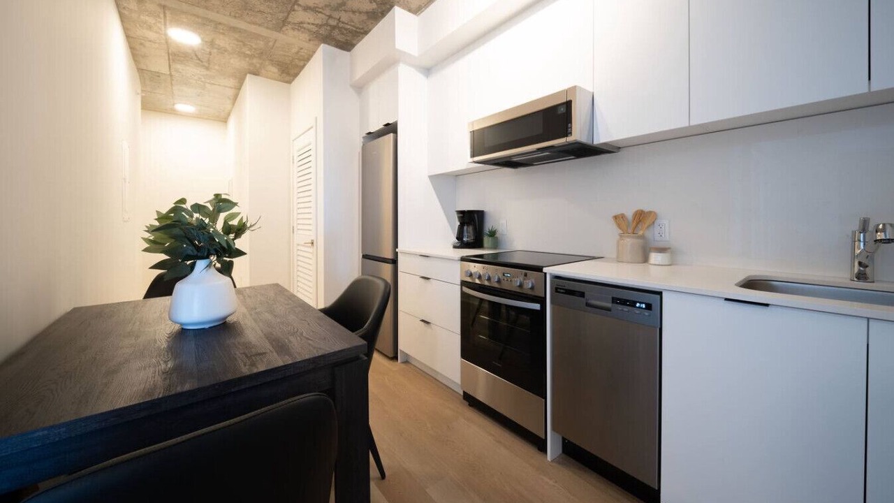 Photo of Kitchen in Carlingwood - McKellar Park - Laurentien View