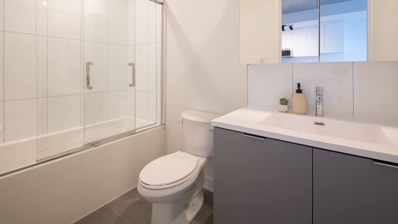 Photo of Bathroom in Carlingwood - McKellar Park - Laurentien View