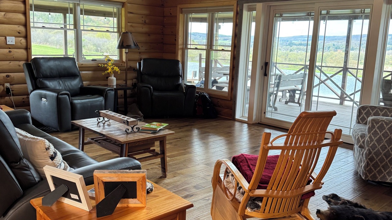 Photo of Livingroom in Farmersville Station