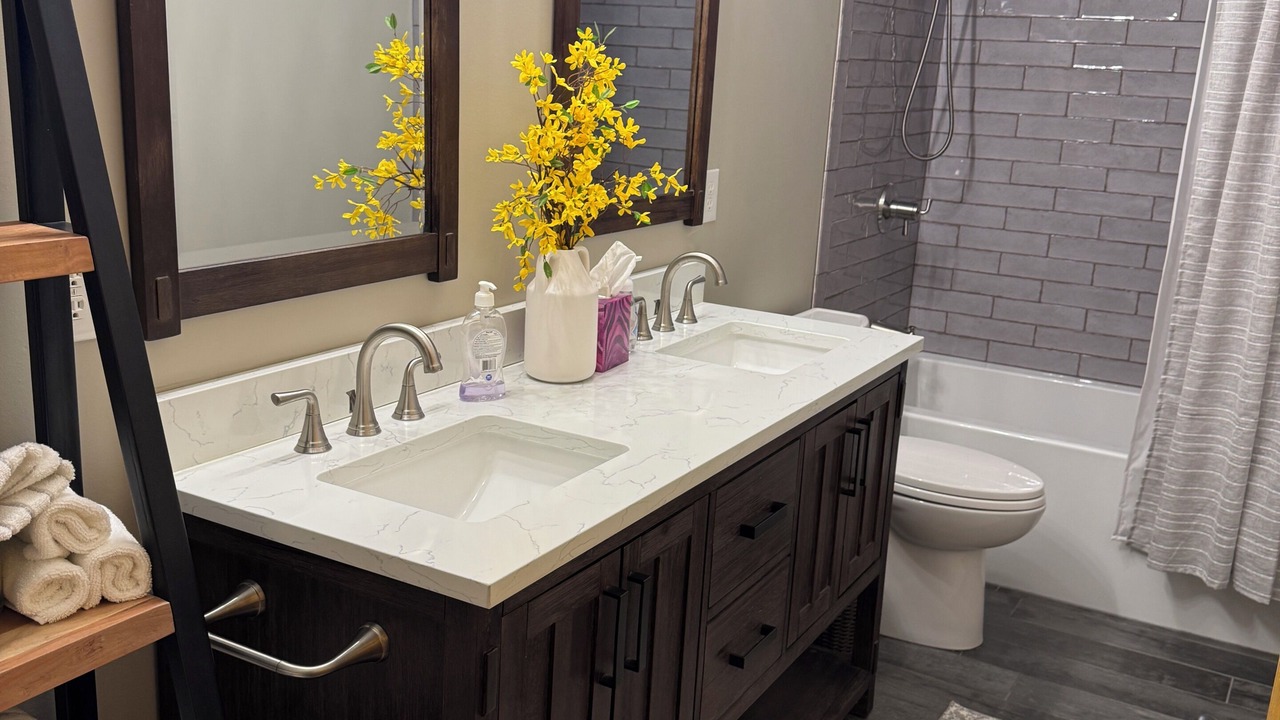 Photo of Bathroom in Farmersville Station